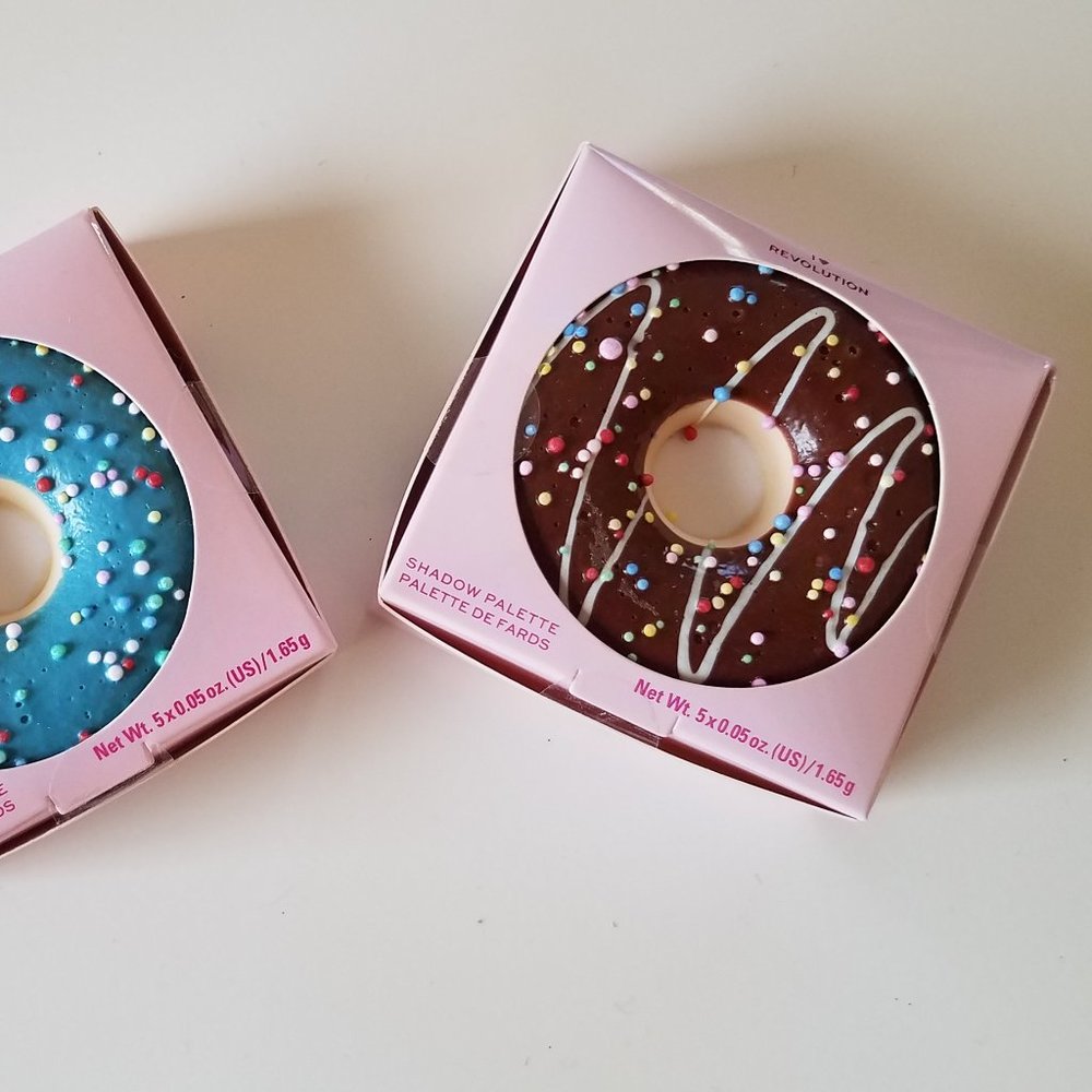 New I heart Revolution Chocolate Dipped & Bluberry Crush Donuts Palette - Picture 3 of 7